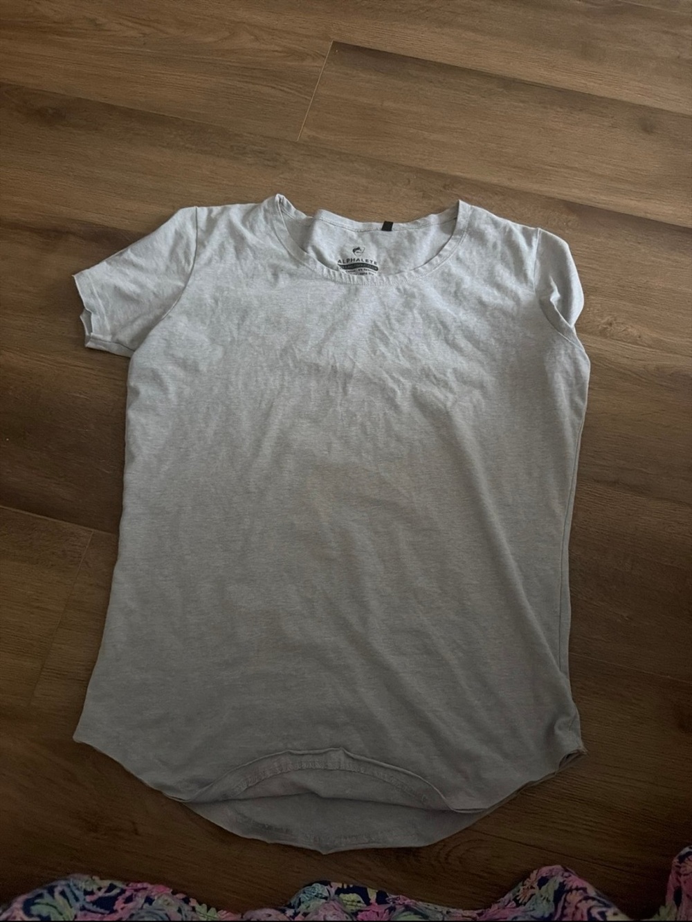 Alphalete Light Gray Scoop Neck Casual Tee